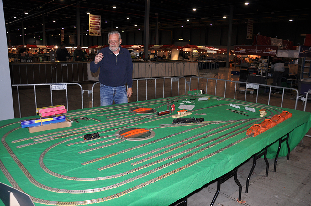 Setting up a Hornby O-gauge layout