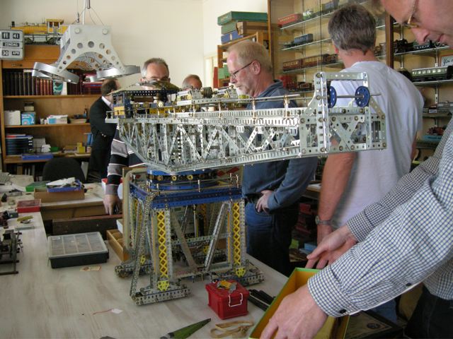 Meccano block setting crane