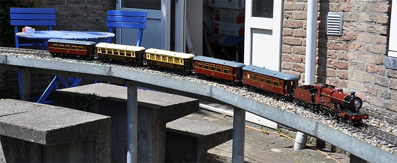 Hornby Compound with Saloon coaches