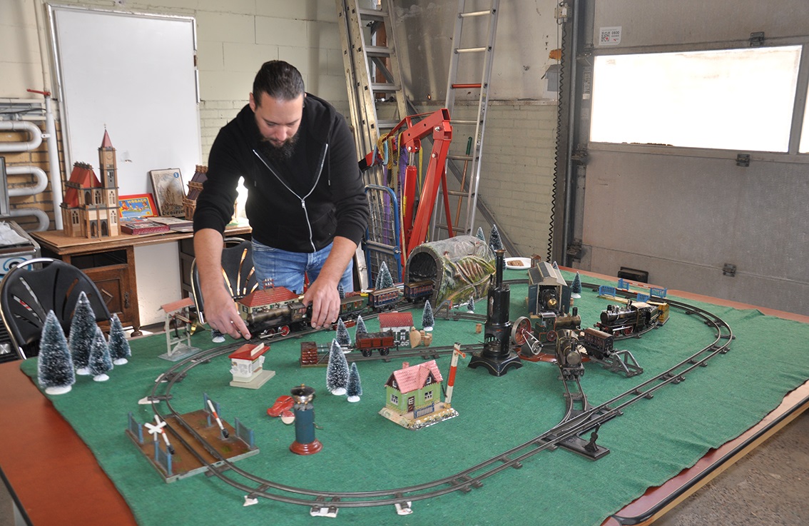 Vintage 0 gauge live steam layout