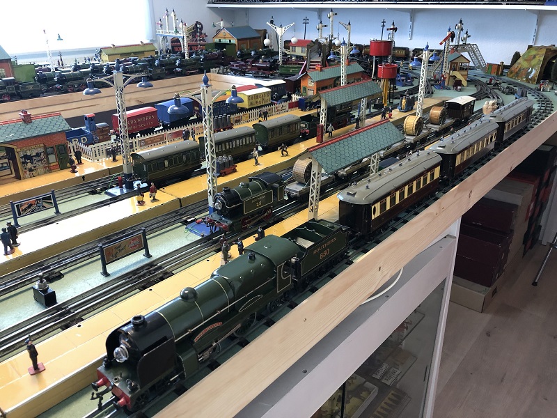 Hornby O-gauge Train room loco depot