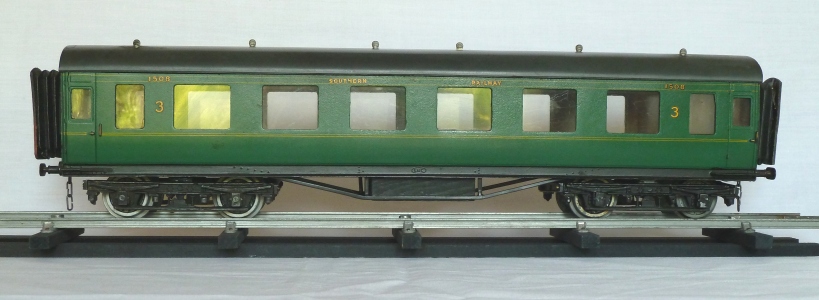 Leeds bakelite SR Saloon Coach